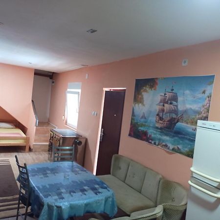 Red Apartman Τρέμπινιε Εξωτερικό φωτογραφία