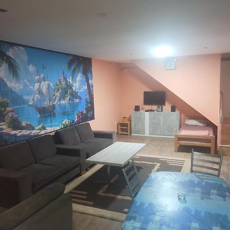 Red Apartman Τρέμπινιε Εξωτερικό φωτογραφία