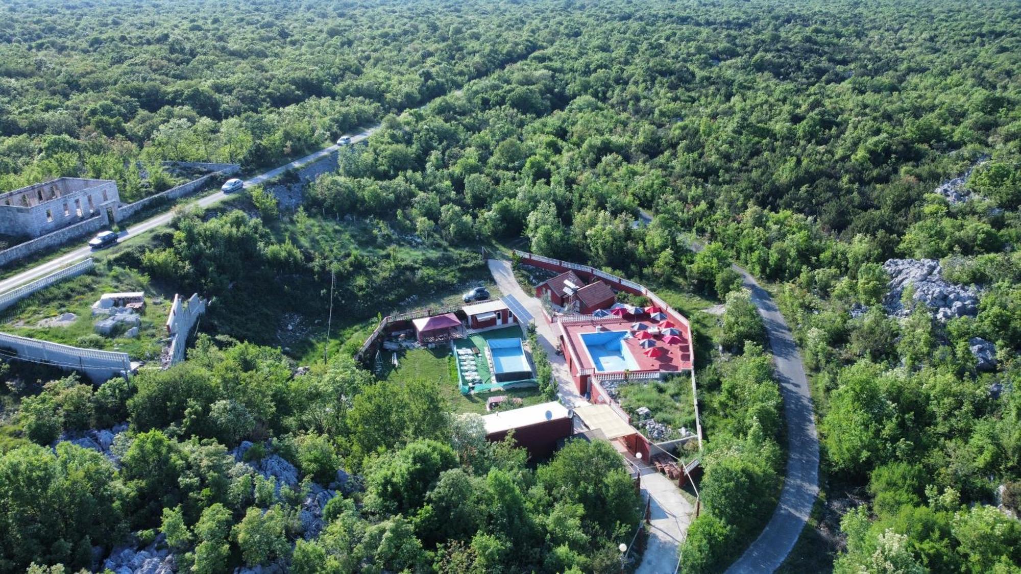 Red Apartman Τρέμπινιε Εξωτερικό φωτογραφία