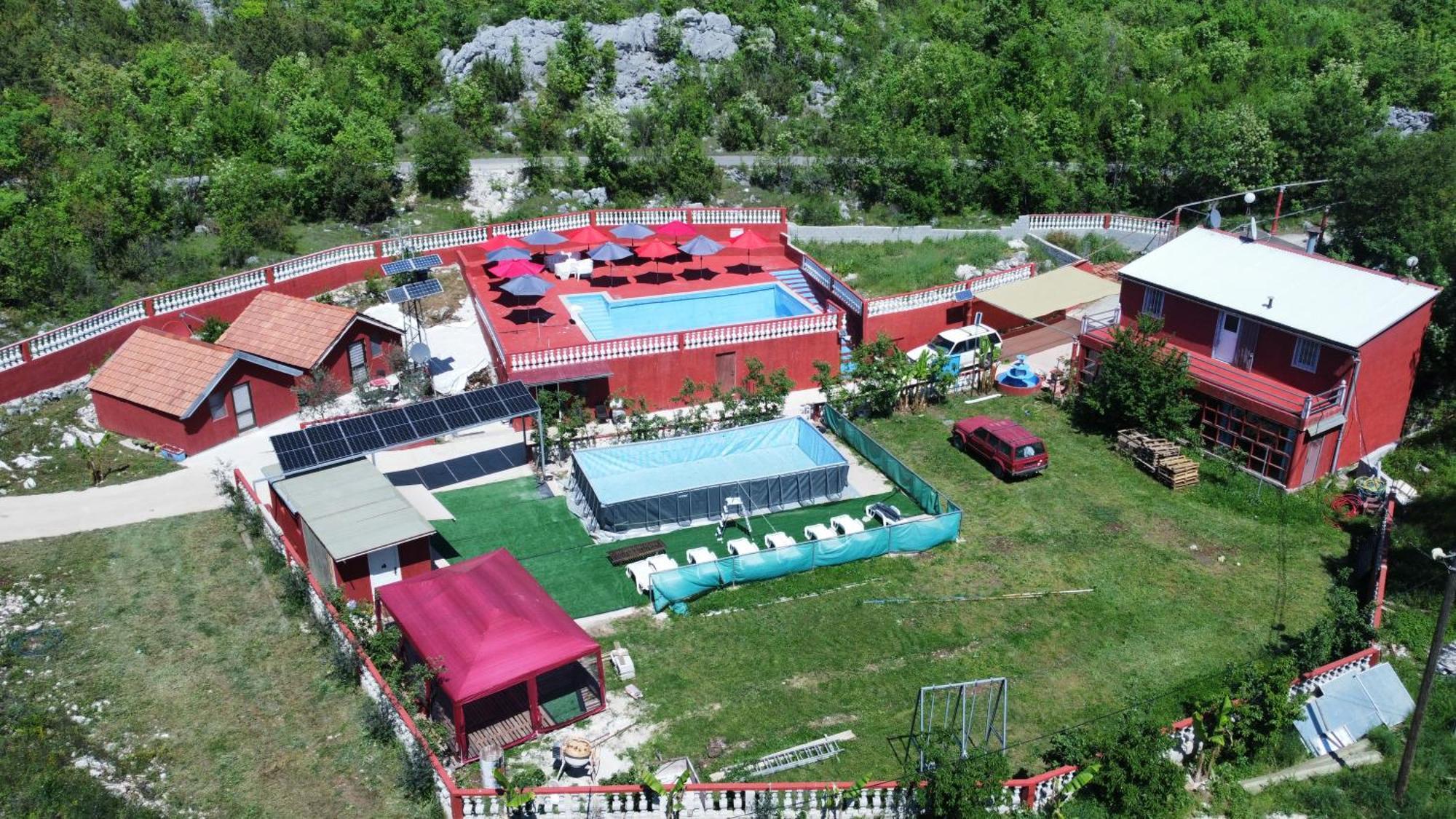 Red Apartman Τρέμπινιε Εξωτερικό φωτογραφία